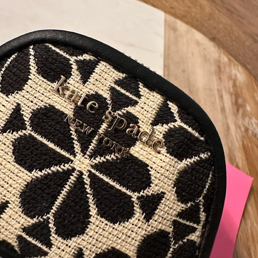 NWT! NEW! Kate Spade Flower Jacquard Airpods/airpods Pro Case -Cream Multi